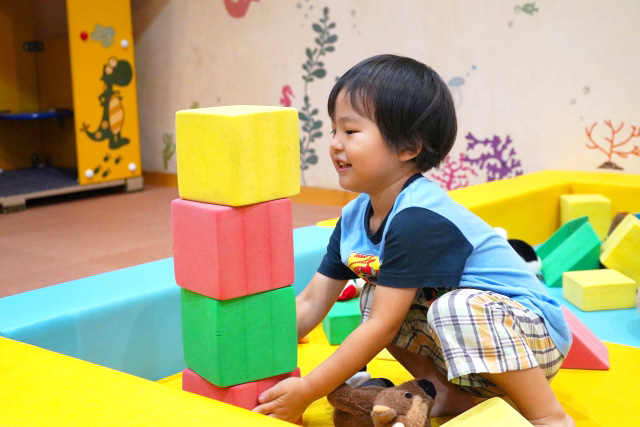 「子どもが遊びを発見するまで待つ!」関連画像