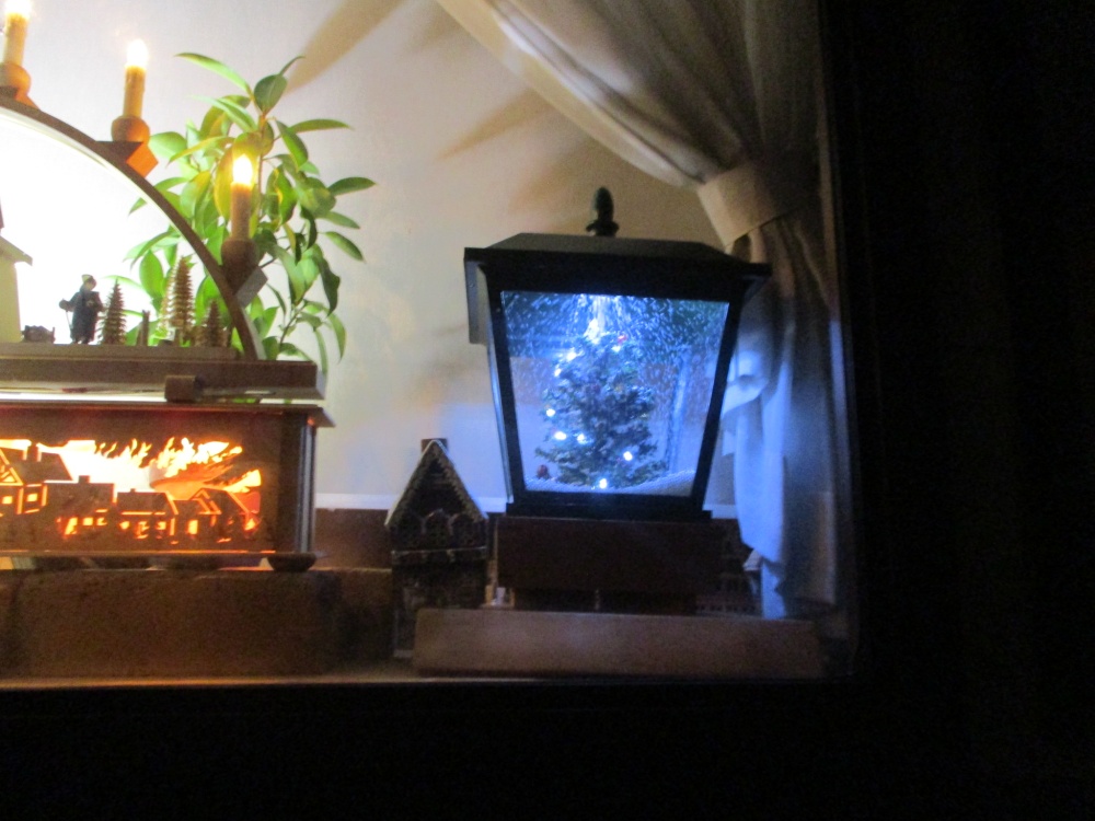 「出窓の装飾」関連画像