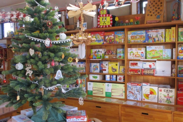 クリスマス飾りの店内A